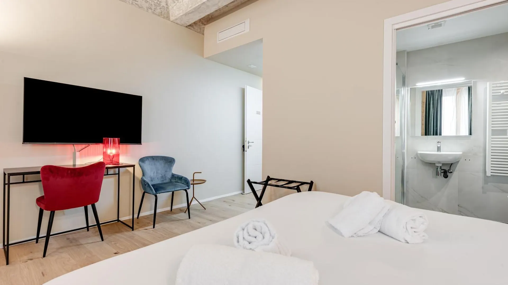 Bmi Florence Rooms